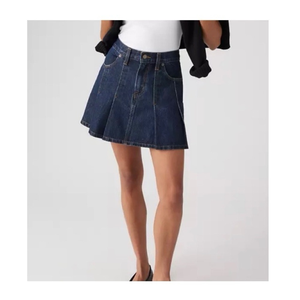 Levi’s pleated skirt